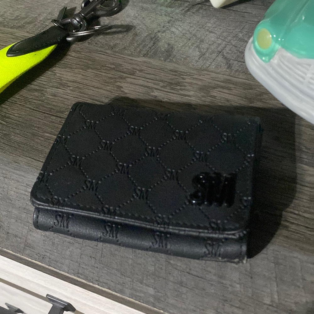 Steve Madden I’d keychain wallet.